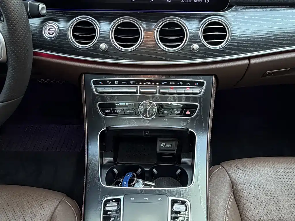 Mercedes-Benz E-Class 2020 — фото 10