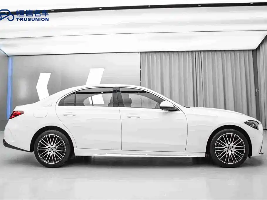 Mercedes-Benz C-Class 2023 — фото 4