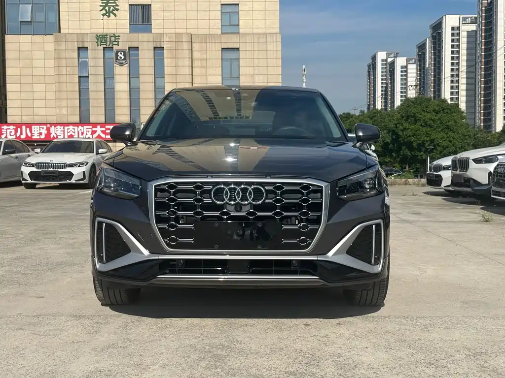 Audi Q2L 2023