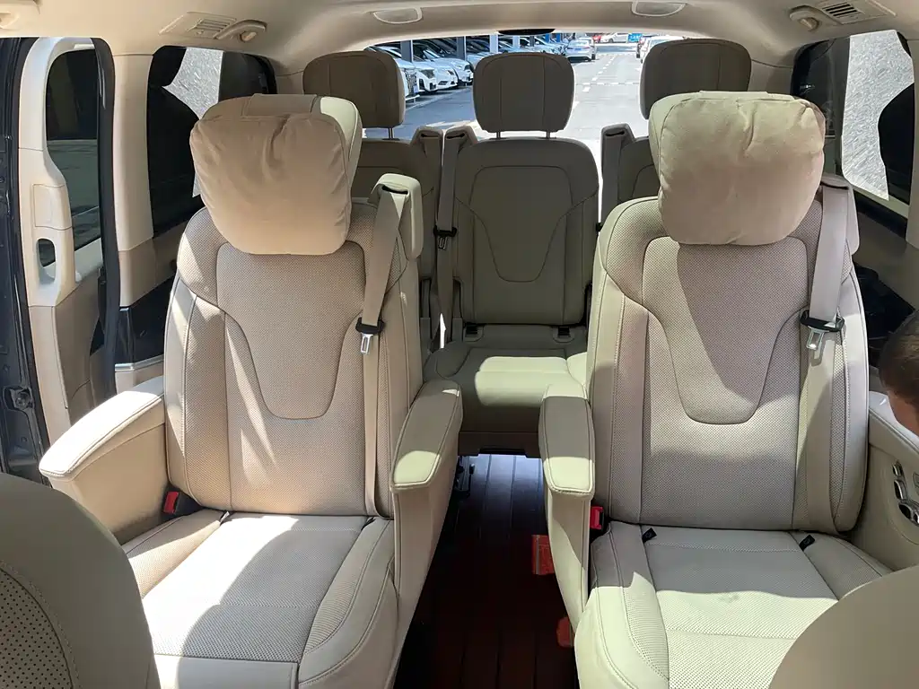 Mercedes-Benz V-Class 2019 — фото 12
