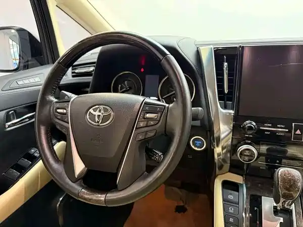 Toyota Alphard 2021