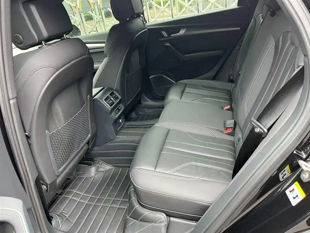 Audi Q5L 2023 — фото 14