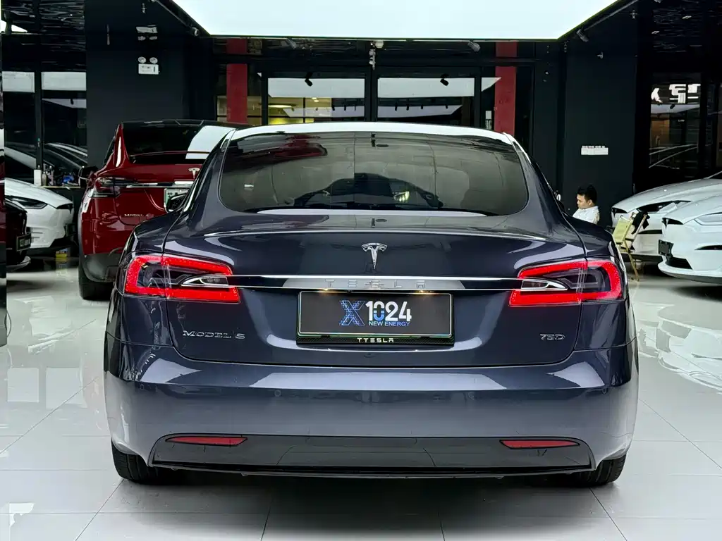 Tesla Model S 2018 — фото 15