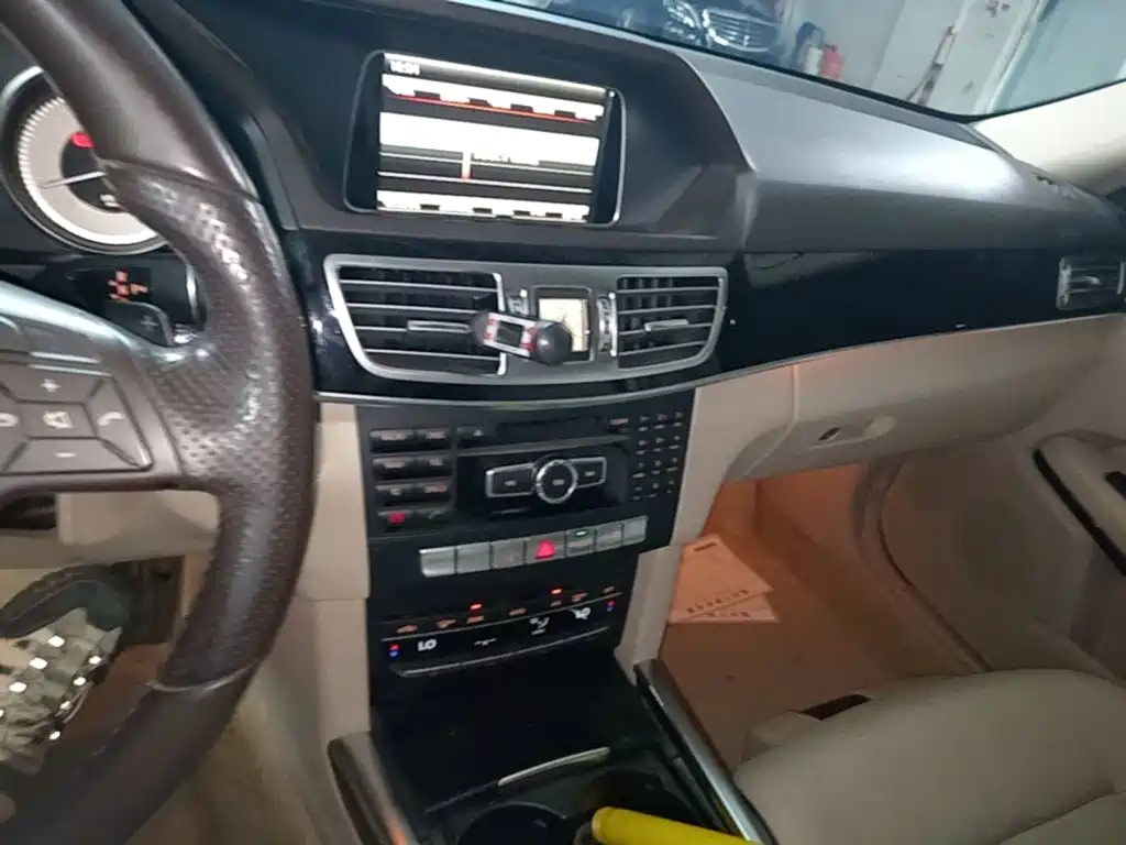 Mercedes-Benz E-Class 2015 — фото 13