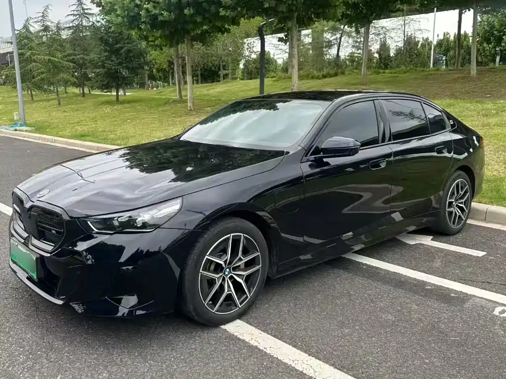 BMW i5 2025 — фото 1