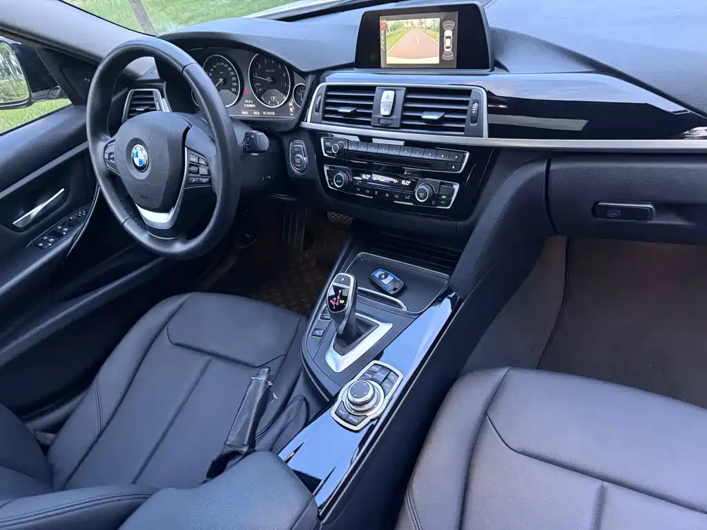 BMW 3 Series 2017 — фото 14