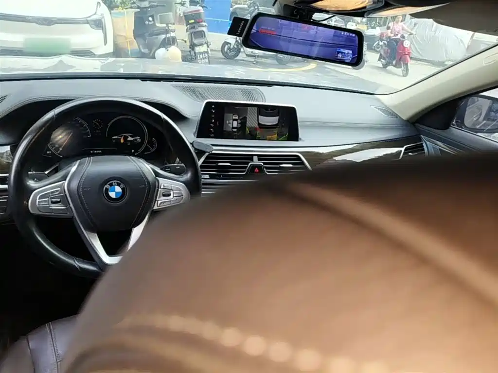 BMW 7 Series 2018 — фото 10