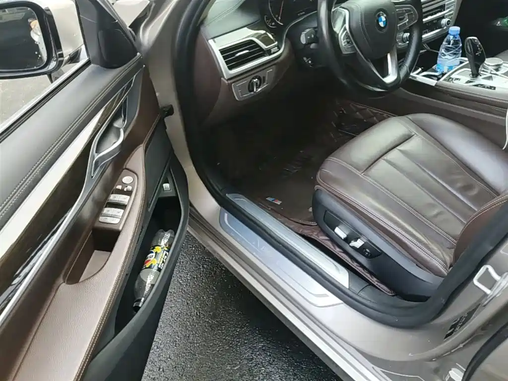 BMW 7 Series 2018 — фото 16