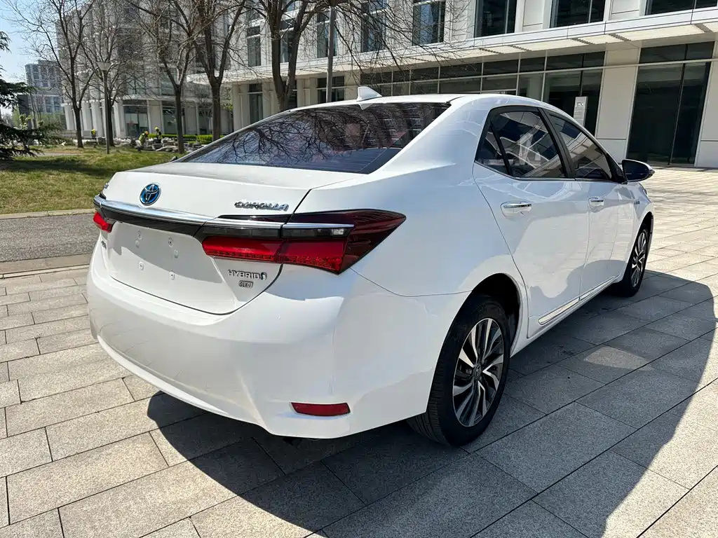 Toyota Corolla 2017 — фото 3