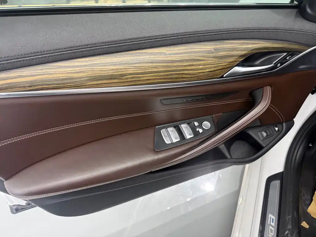 BMW 5 Series New Energy 2019 — фото 12