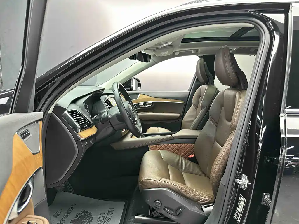 Volvo XC90 2020 — фото 3
