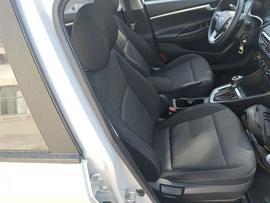 Hyundai Elantra 2018 — фото 25