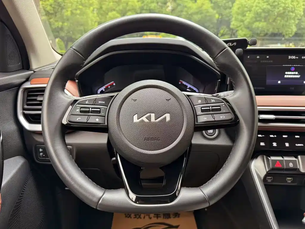 Kia Sportage 2023 — фото 13