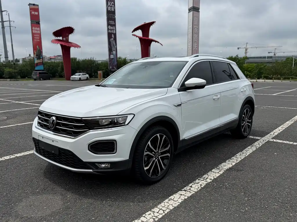 Volkswagen T-Roc 2021 — фото 1