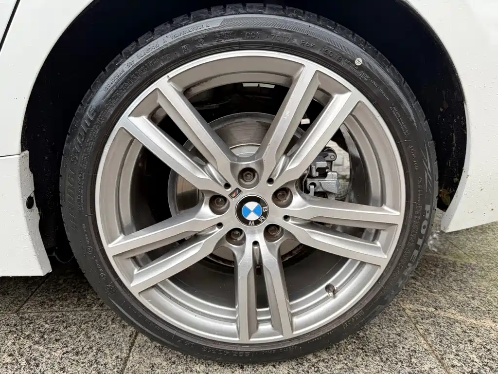 BMW 1 Series 2019 — фото 18