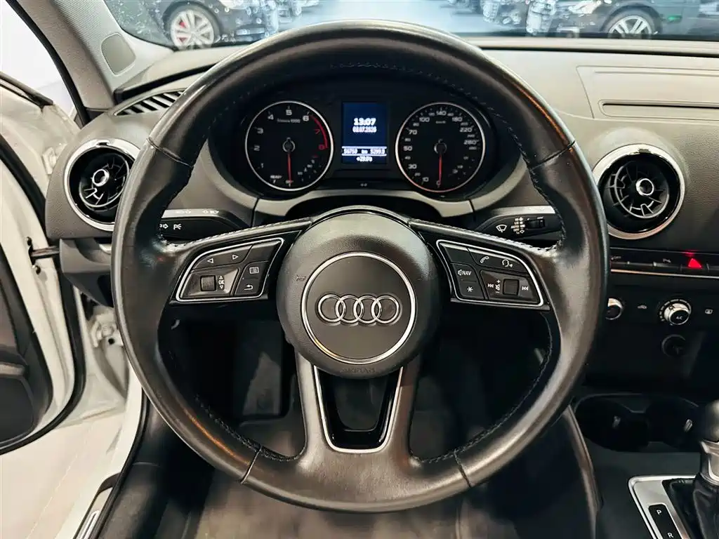 Audi A3 2019 — фото 11