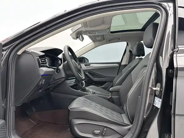 Volkswagen Sagitar 2022
