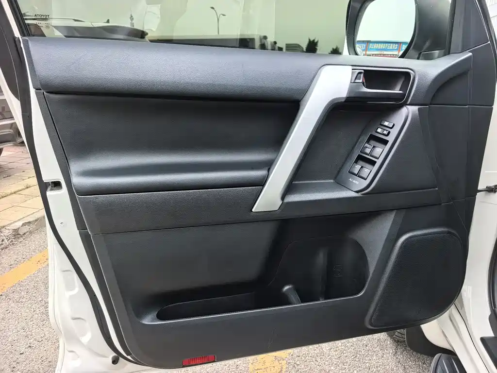 Toyota Prado 2017 — фото 16