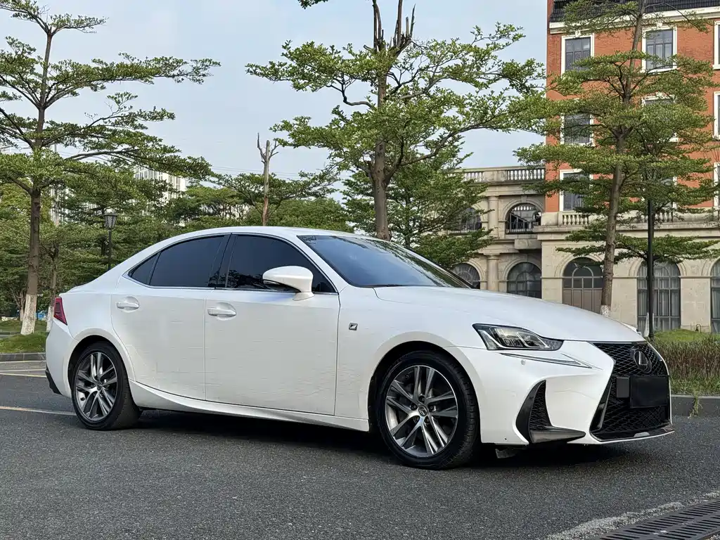 Lexus IS 2018 — фото 3