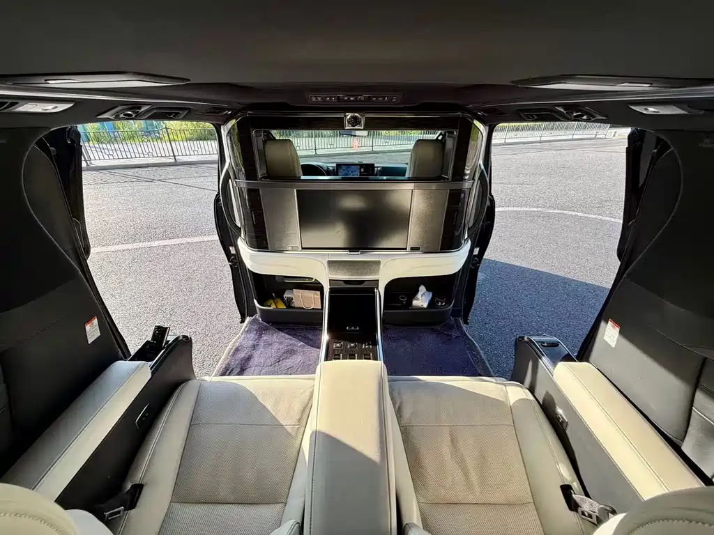 Lexus LM 2020 — фото 10