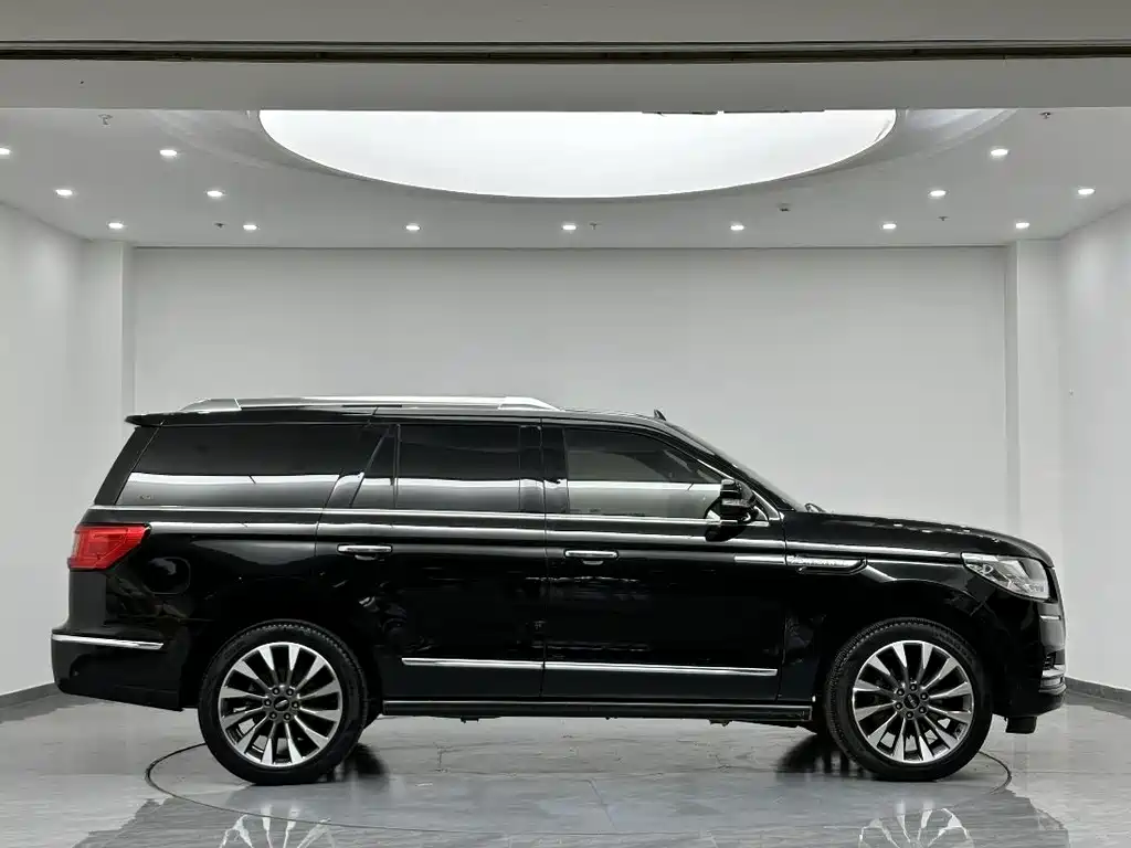 Lincoln Navigator 2019 — фото 4