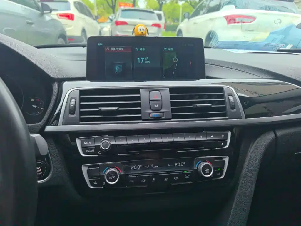 BMW 3 Series 2019 — фото 13