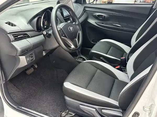 Toyota Yaris L 2022