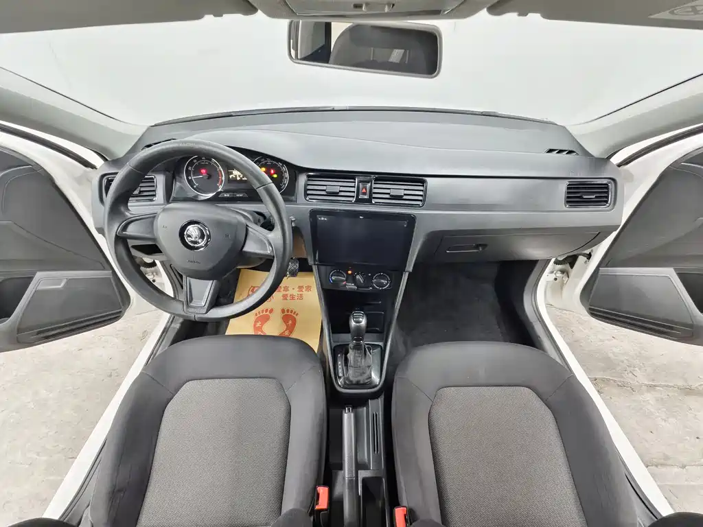 Skoda Rapid Spaceback 2015 — фото 9