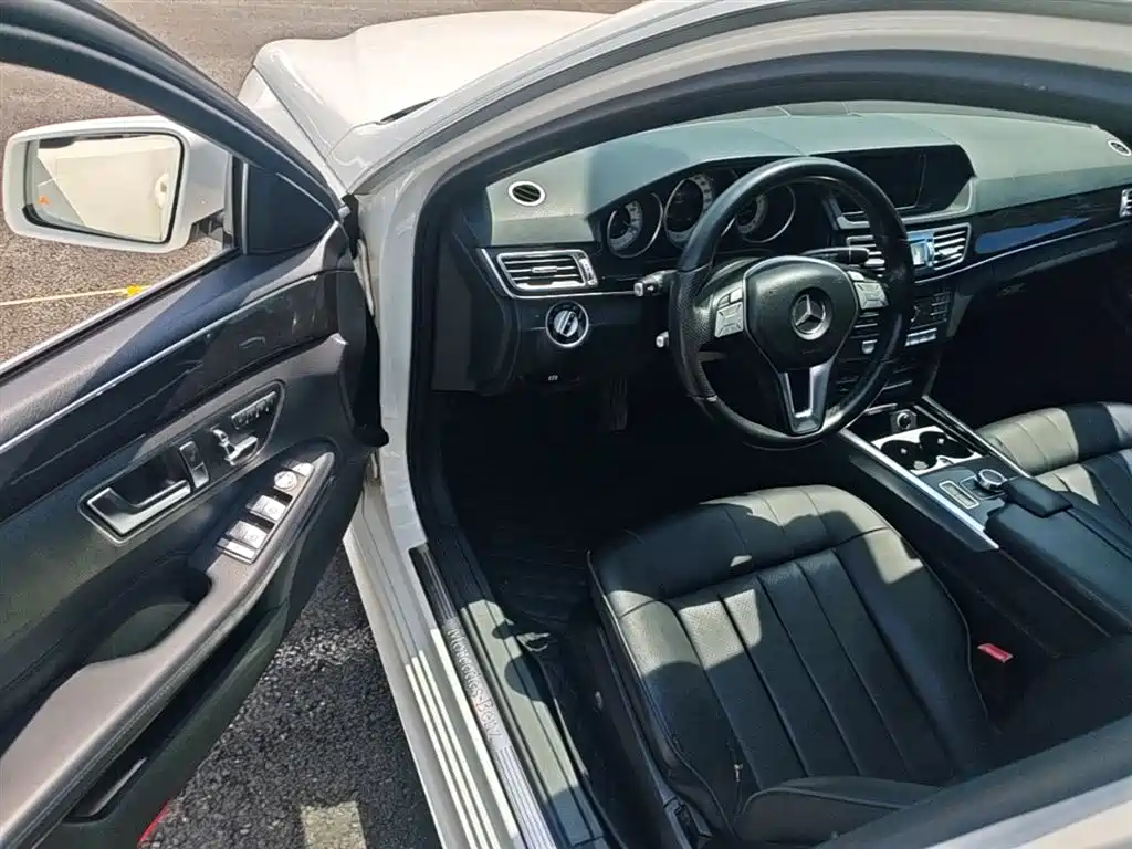 Mercedes-Benz E-Class 2015 — фото 16