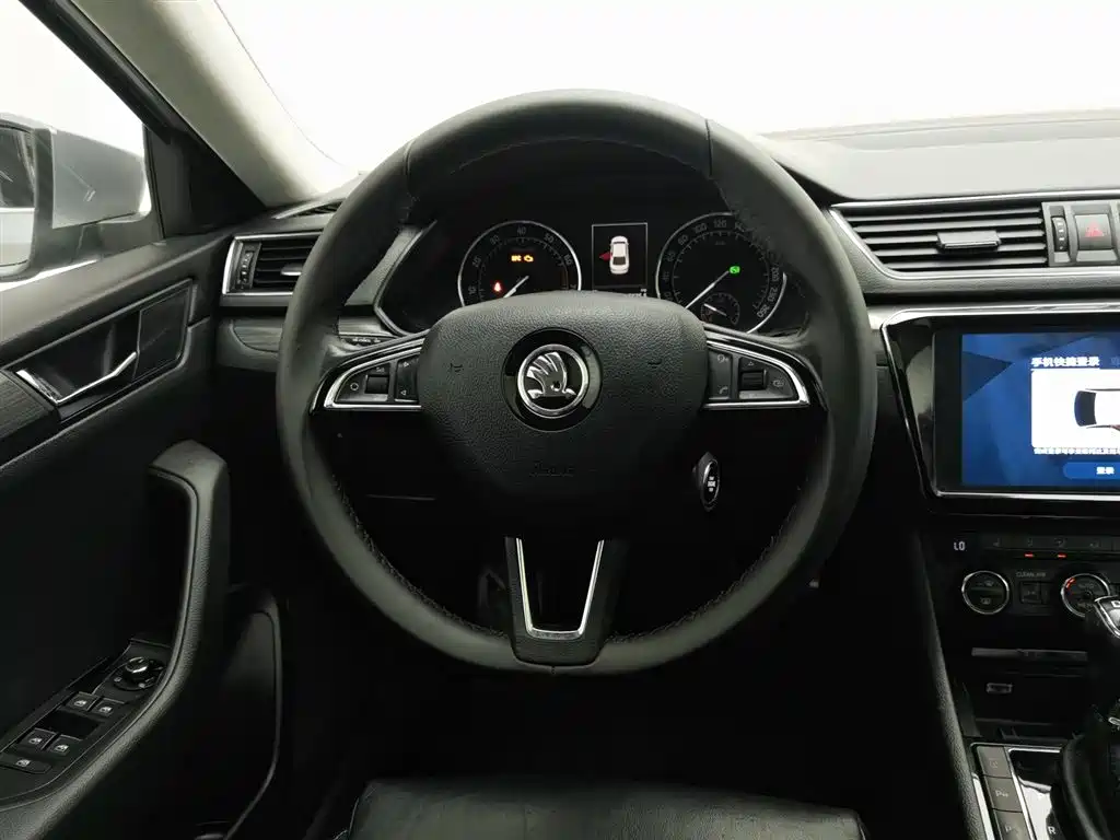 Skoda Superb 2015 — фото 11
