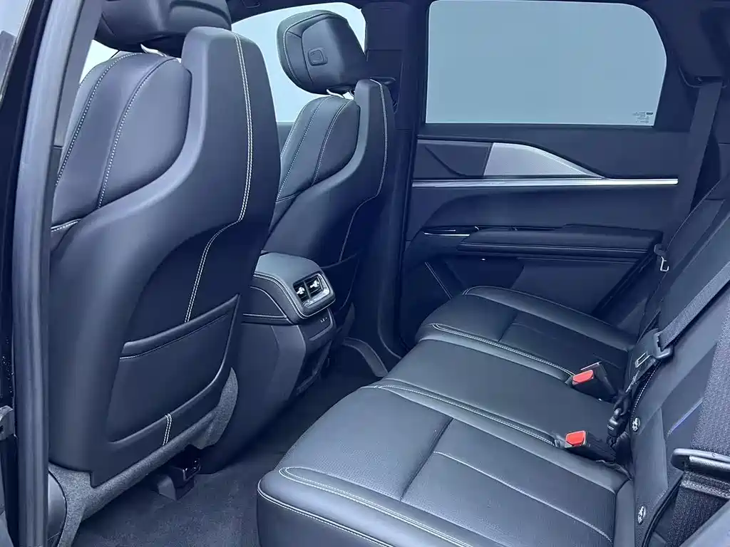 Cadillac XT5 2025 — фото 8