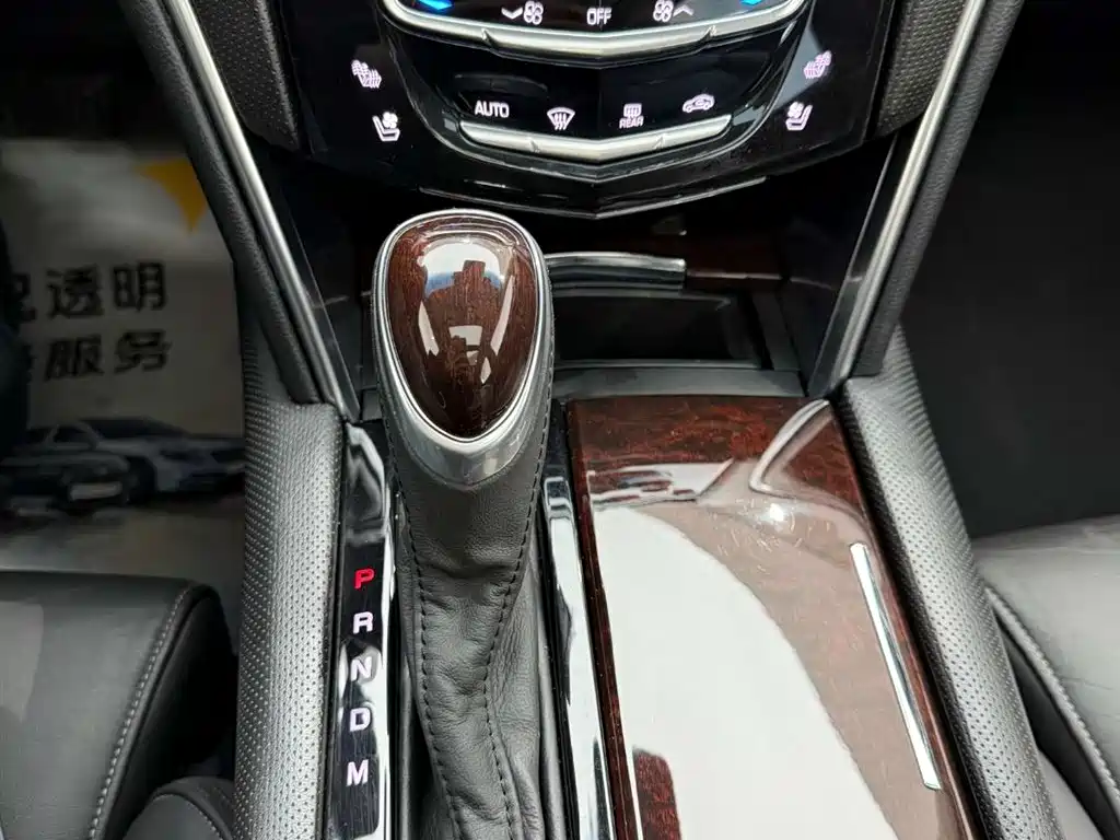 Cadillac XTS 2015 — фото 23
