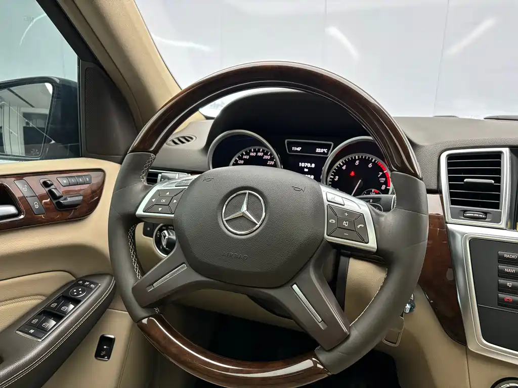 Mercedes-Benz M-Class 2012 — фото 11