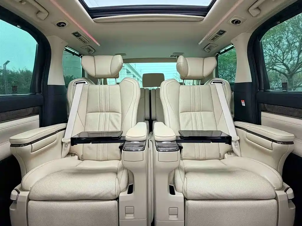Toyota Vellfire 2023 — фото 8