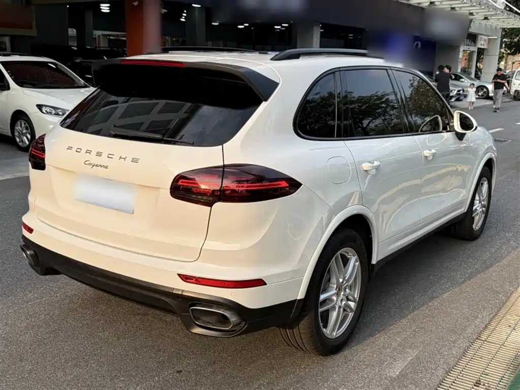 Porsche Cayenne 2017 — фото 25