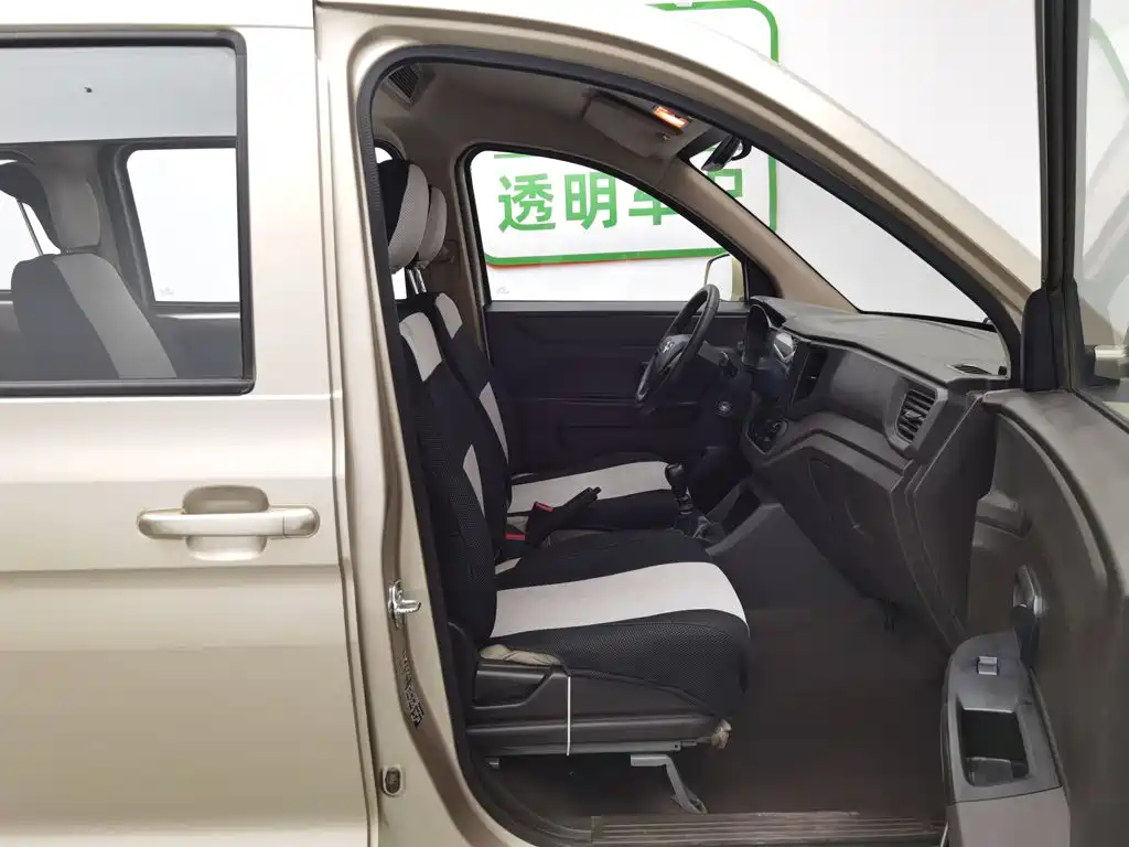 Wuling Hongguang V 2021 — фото 23
