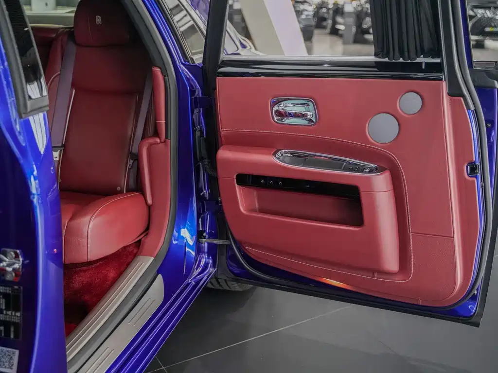 Rolls-Royce Ghost 2018 — фото 12
