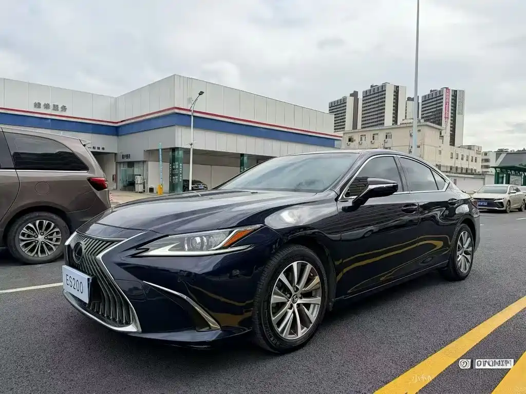 Lexus ES 2019 — фото 1