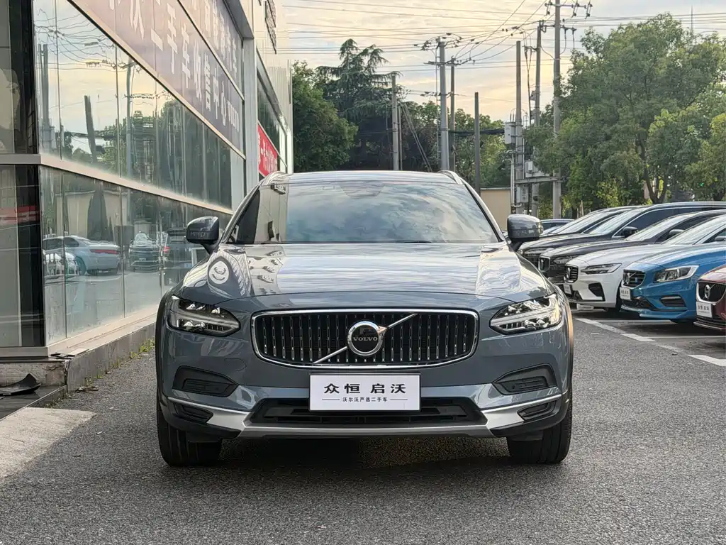 Volvo V90 2023