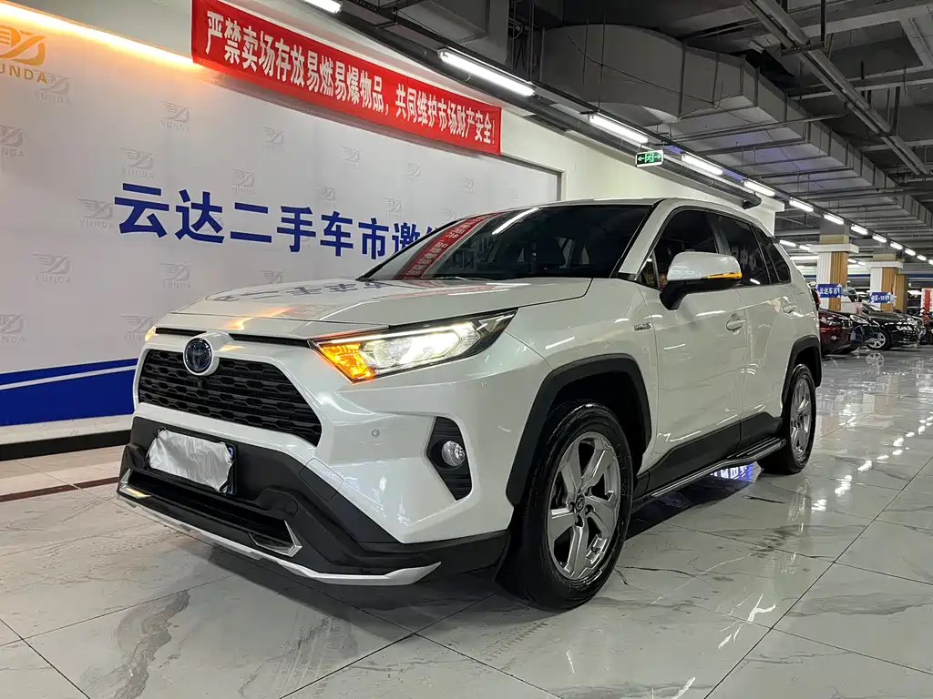 Toyota RAV4 2021 — фото 2