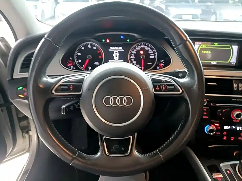 Audi A4L 2015 — фото 11