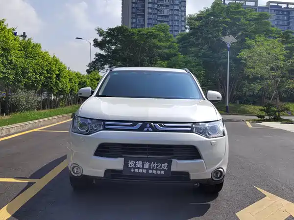 Mitsubishi Outlander 2013