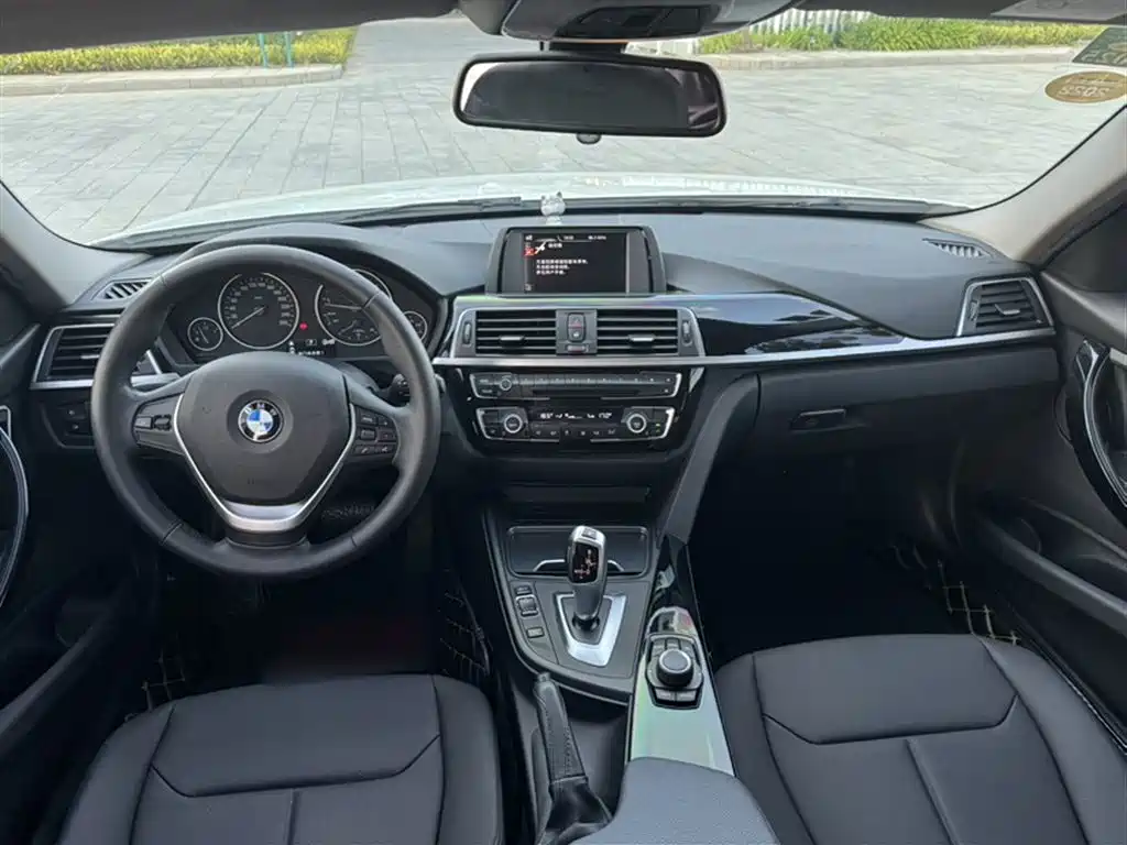 BMW 3 Series 2017 — фото 15