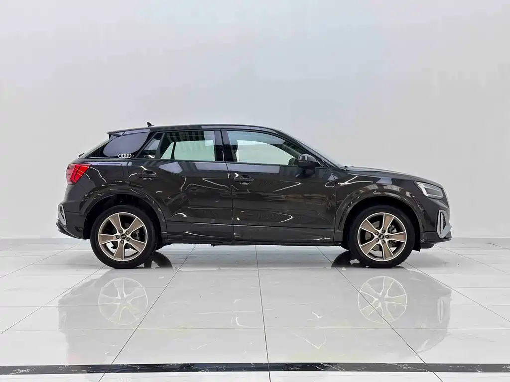 Audi Q2L 2024