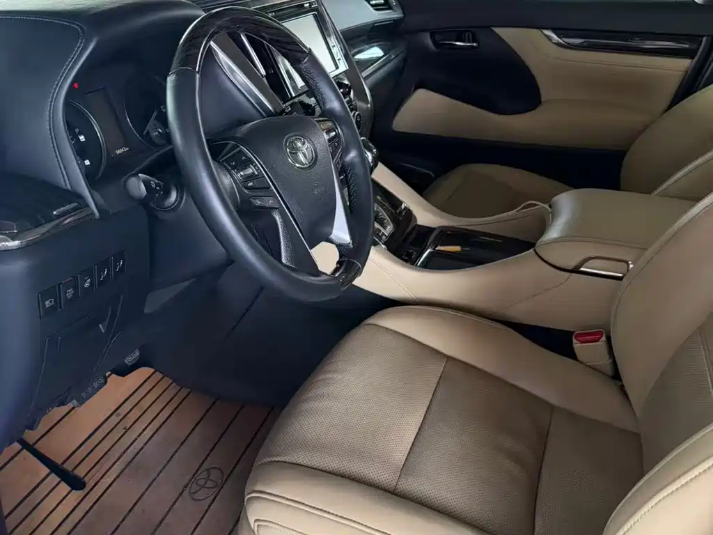 Toyota Alphard 2017 — фото 3
