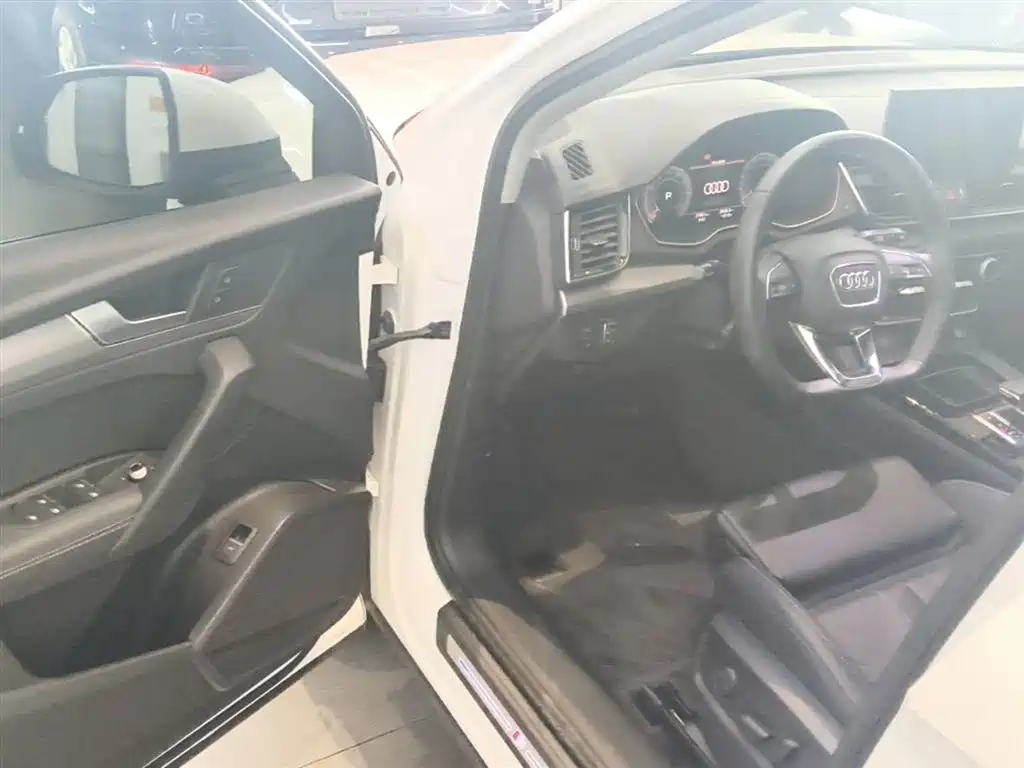 Audi Q5L 2023 — фото 16