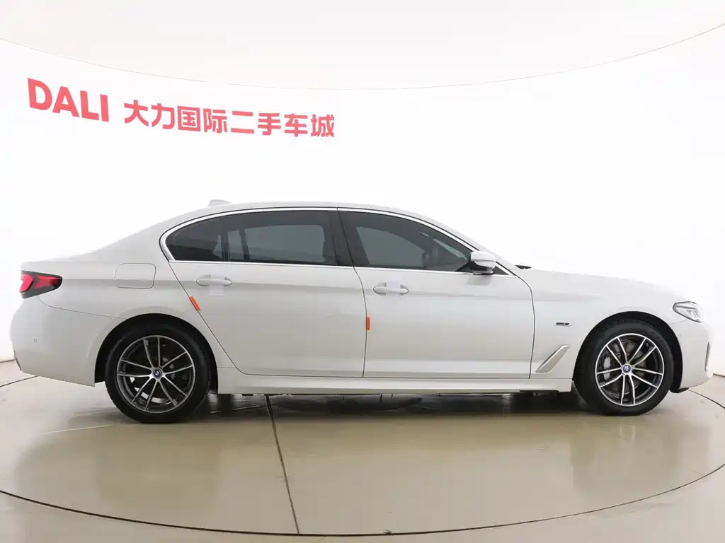 BMW 5 Series New Energy 2022 — фото 4