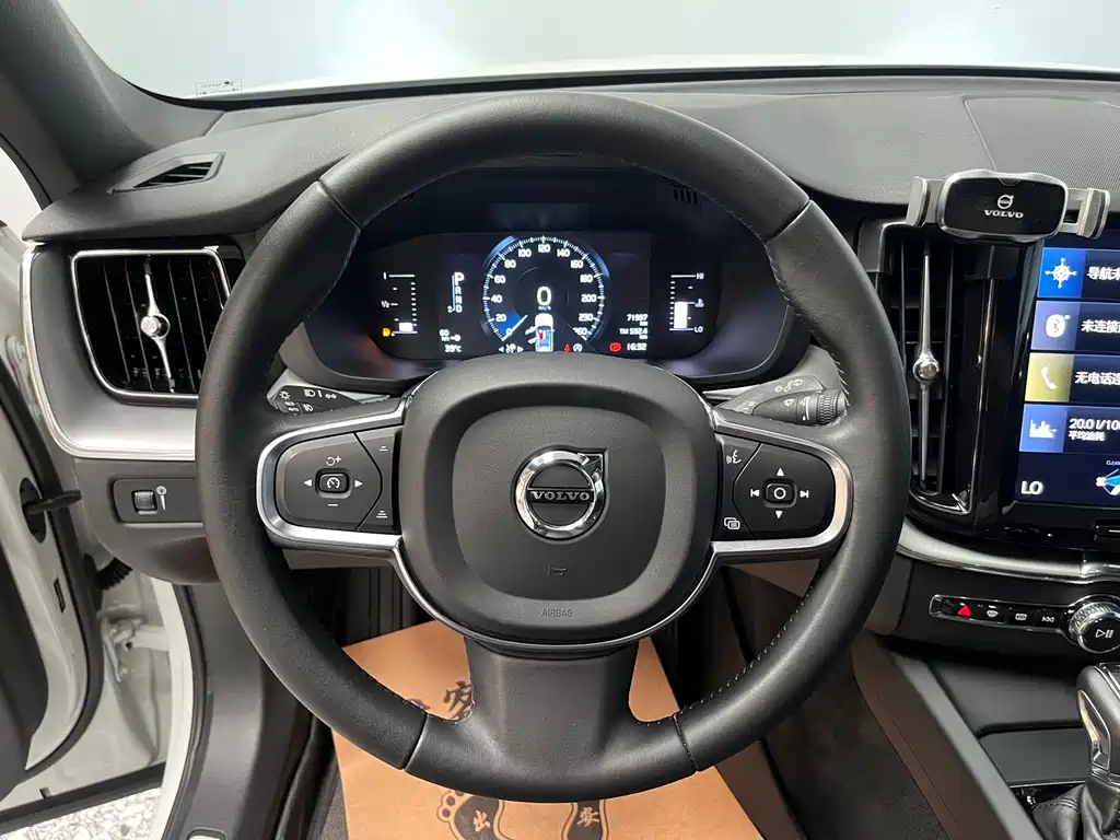 Volvo XC60 2020 — фото 8