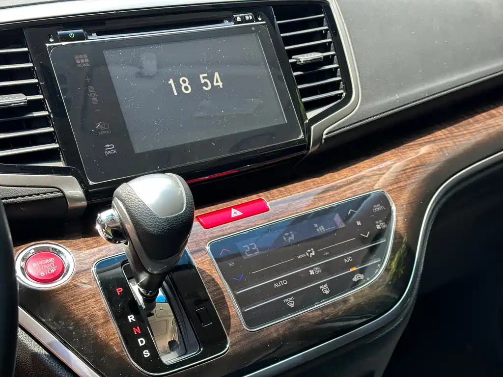 Honda Odyssey 2017 — фото 14