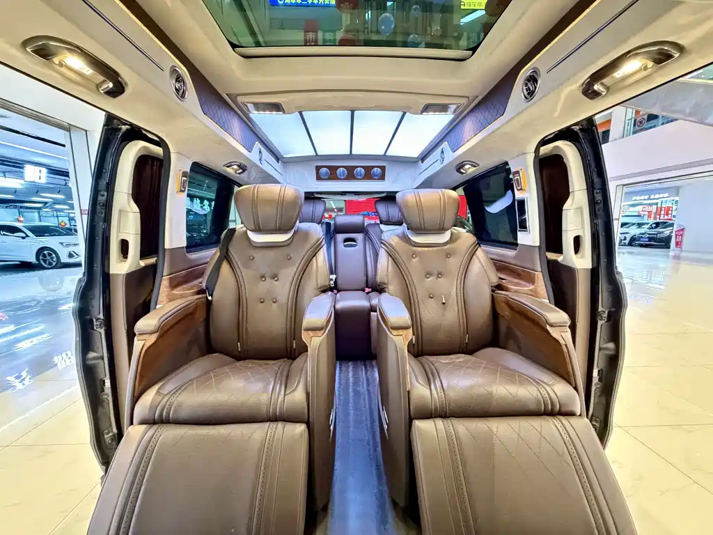 Mercedes-Benz V-Class 2021 — фото 13